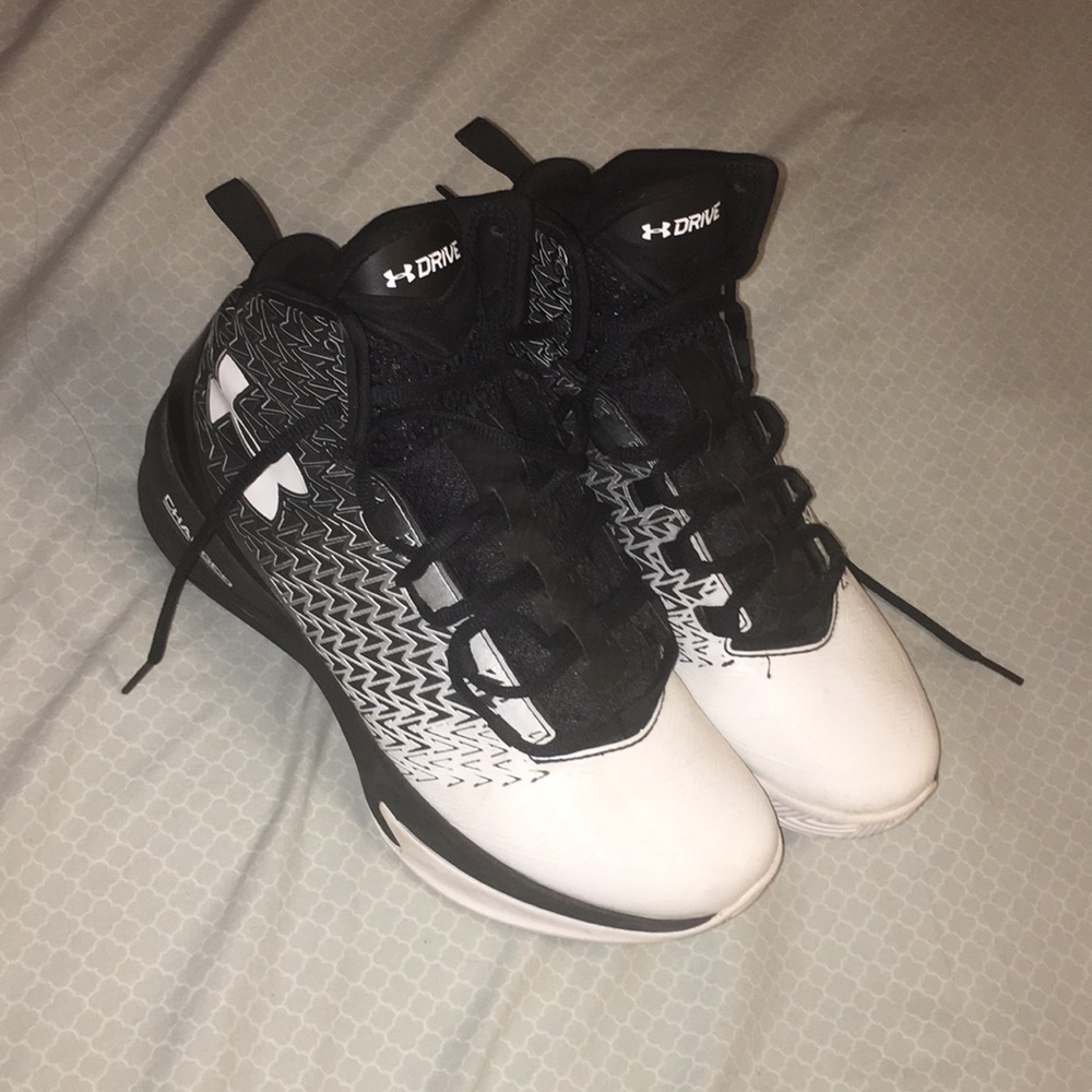 UNDER ARMOUR high top basketball shoes